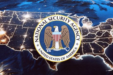 KYIV, UKRAINE - 26 Haziran 2024 Amerika Birleşik Devletleri Ulusal Güvenlik Teşkilatı Arması Amerika Birleşik Devletleri kağıt haritasında