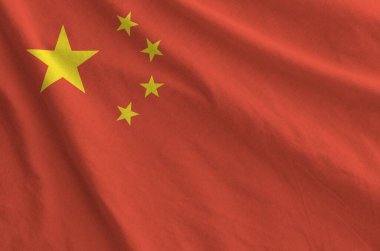 Çin bayrağı eski kumaşların katlanmış dalgalı kumaşında tasvir edilmiştir.