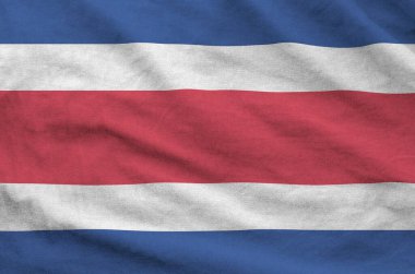 Kosta Rika bayrağı eski kumaştan katlanmış dalgalı kumaş üzerinde tasvir edilmiştir.