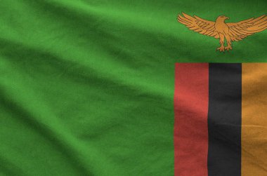 Zambiya bayrağı eski kumaşın katlanmış dalgalı kumaşında tasvir edilmiştir.