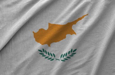 Eski kumaşların katlanmış dalgalı kumaşında Kıbrıs bayrağı tasvir edildi