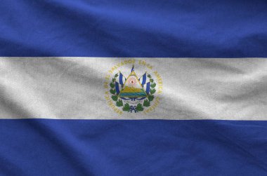El Salvador bayrağı katlanmış dalgalı kumaş kumaş üzerine yakın çekimde