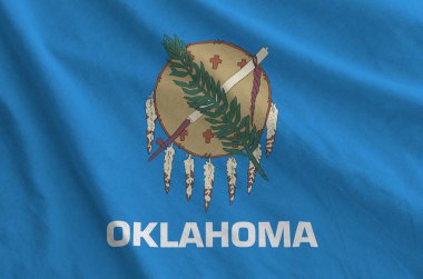 Oklahoma ABD bayrağı eski kumaşların kıvrımlı kumaşında tasvir edilmiştir.