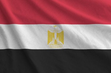 Mısır bayrağı eski kumaşların kıvrımlı kumaşında tasvir edilmiştir.