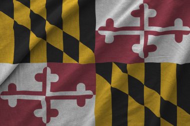 Maryland ABD bayrağı eski kumaşların kıvrımlı kumaşında tasvir edilmiştir.