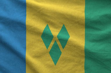 Aziz Vincent ve Grenadines bayrağı eski kumaşın katlanmış dalgalı kumaşında resmedilmiş.