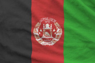 Afganistan bayrağı eski kumaşların katlanmış dalgalı kumaşında tasvir edilmiştir.