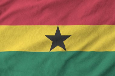 Gana bayrağı eski kumaşın katlanmış dalgalı kumaşında tasvir edilmiştir.