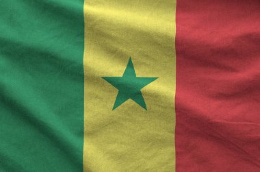 Senegal bayrağı eski kumaşın kıvrımlı kumaşında tasvir edilmiştir.