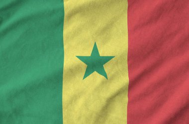Senegal bayrağı eski kumaşın kıvrımlı kumaşında tasvir edilmiştir.