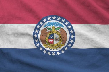 Missouri bayrağı eski kumaşların katlanmış dalgalı kumaşında resmedilmiş.