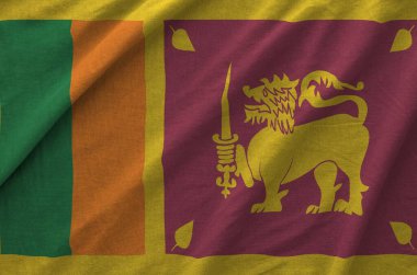 Sri Lanka bayrağı eski kumaşın katlanmış dalgalı kumaşında tasvir edilmiştir.
