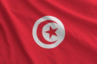 Eski kumaşların kıvrımlı kumaşında Tunus bayrağı tasvir edilmiştir.