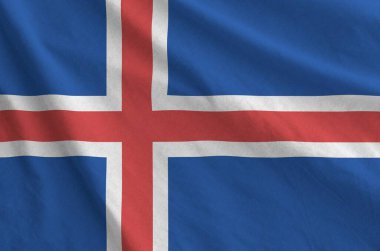 Eski kumaşın kıvrımlı kumaşında İzlanda bayrağı tasvir edilmiştir.