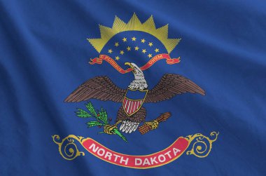 Kuzey Dakota ABD bayrağı eski kumaştan katlanmış dalgalı kumaş üzerine çizilmiş.