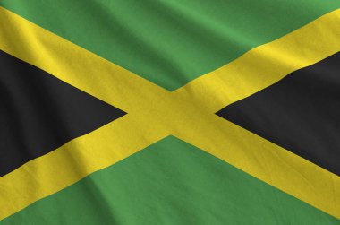 Jamaika bayrağı eski kumaştan katlanmış dalgalı kumaş üzerine çizilmiş.