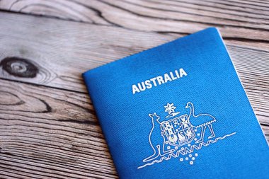 KYIV, UKRAINE - 10 Temmuz 2024 Avustralya mavi seyahat pasaportu