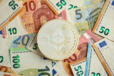KYIV, UKRAINE - 17 AĞUSTOS, 2024 Ethereum ETH Büyük miktarda avroya yakın