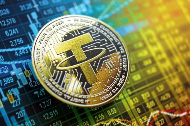 KYIV, UKRAINE - 17 AĞUSTOS 2024 Şifreleme para üzerinde USDT para ve farklı renklerde hesaplamalar