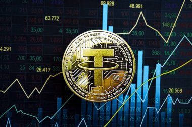 KYIV, UKRAINE - 17 AĞUSTOS 2024 Soyut kurgusal şamdanlar üzerine USDT para mavi renkli ticaret grafiği yakın çekim