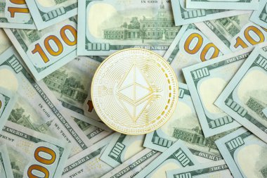 KYIV, UKRAINE - 17 AĞUSTOS 2024 Ethereum ETH 100 ABD Doları 'na yakın.