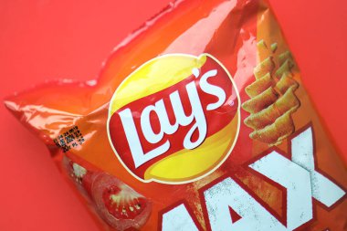 KYIV, UKRAINE - 17 Ağustos 2024 Maksimum Patates cipsi ve biber aromalı yakın plan