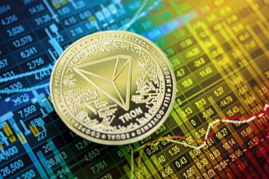 KYIV, UKRAINE - 17 AĞUSTOS, 2024 Şifreleme para işlem şeması üzerinde TRON Parası
