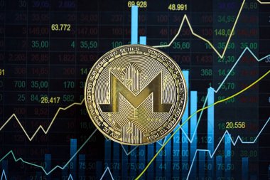 KYIV, UKRAINE - 17 AĞUSTOS 2024 Monero XMR, soyut kurgusal şamdanlar üzerine mavi renkli ticari tablolar.