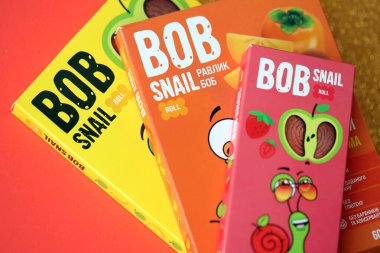 KYIV, UKRAINE - 17 AĞUSTOS 2024 Bob salyangoz şekerlemeleri orijinal logo paketleri