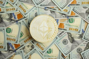 KYIV, UKRAINE - 17 AĞUSTOS 2024 Ethereum ETH 100 ABD Doları 'na yakın.