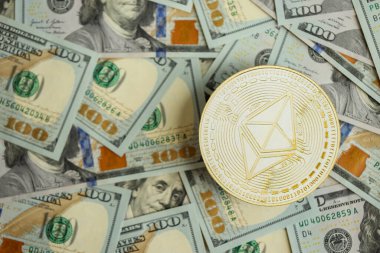 KYIV, UKRAINE - 17 AĞUSTOS 2024 Ethereum ETH 100 ABD Doları 'na yakın.