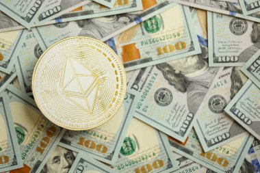 KYIV, UKRAINE - 17 AĞUSTOS 2024 Ethereum ETH 100 ABD Doları 'na yakın.