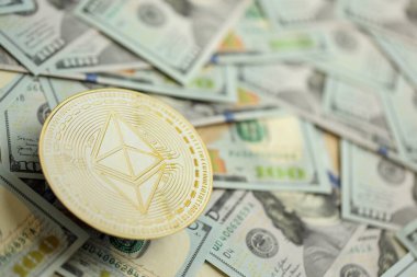 KYIV, UKRAINE - 17 AĞUSTOS 2024 Ethereum ETH 100 ABD Doları 'na yakın.
