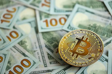 KYIV, UKRAINE - 17 AĞUSTOS 2024 Bitcoin BTC büyük miktardaki 100 ABD dolarına yakın