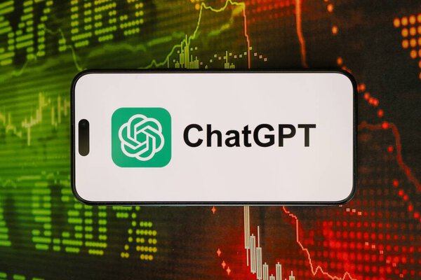 КИЕВ, УКРАИНА - 29 января 2025 ChatGPT AI помощник логотипа на дисплее Apple iPhone 15 крупным планом. Современный двигатель искусственного интеллекта