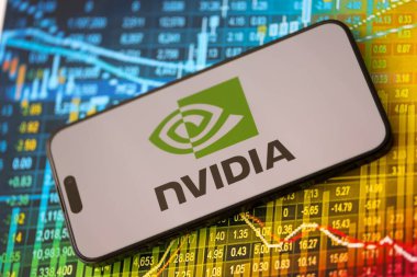 KYIV, UKRAINE - 29 Ocak 2025 Nvidia şirket logosu akıllı telefonda sergilendi. Nvidia, yapay zeka donanım ve yazılımda küresel bir liderdir.