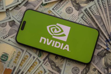 KYIV, UKRAINE - 29 Ocak 2025 Nvidia şirketi logoti iPhone 15 akıllı telefon ekranında gösterildi. Nvidia, yapay zeka donanım ve yazılımda küresel bir liderdir.