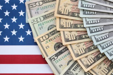 Amerikan dolarları büyük miktarlarda kapanıyor. Mali konsept