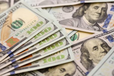 Paralı arka plan. Yüz dolarlık banknotlar. 100 dolarlık banknotlar.