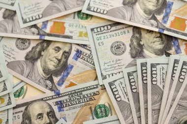 Paralı arka plan. Yüz dolarlık banknotlar. 100 dolarlık banknotlar.