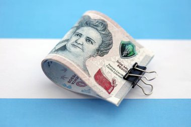 Arjantin pezosu büyük miktarda Arjantin bayrağına yakın duruyor. Finans ve bankacılık kavramı