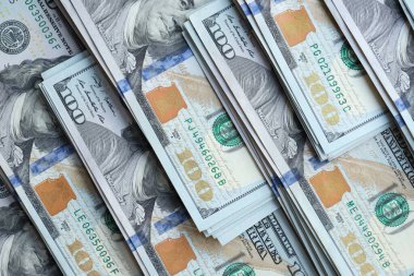 Amerikan dolarlarının geçmişi. Yukarıdan bak. Amerikan yeni parası, 100 dolarlık banknotlar. Kapatın.