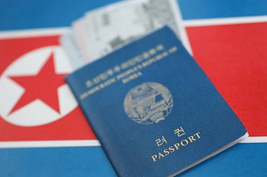 Kuzey Kore büyük miktarlarda para kazandı ve pasaport Kore Halk Cumhuriyeti bayrağına yakın duruyor. Finans ve bankacılık kavramı
