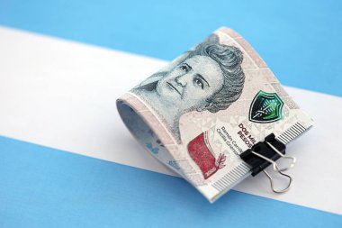 Arjantin pezosu büyük miktarda Arjantin bayrağına yakın duruyor. Finans ve bankacılık kavramı