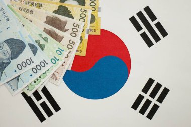 Güney Kore büyük miktarlarda para kazandı. Güney Kore bayrağına yakın duruyor. Finans ve bankacılık kavramı