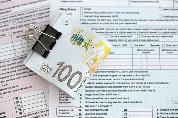 Israel New Shekels vergi formundaki banknotlar boş. İsrail 'in mevcut para faturaları vergi raporunda yer alıyor. İsrail 'de vergilendirme ve vergi ödeme kavramı