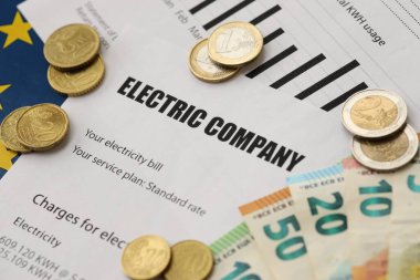 Avrupa Birliği Avro para faturaları ve avrupa elektrik faturası ile birlikte madeni paralar