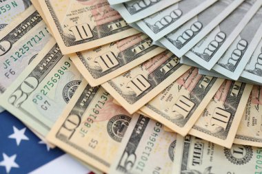 Amerikan dolarları büyük miktarlarda kapanıyor. Mali konsept