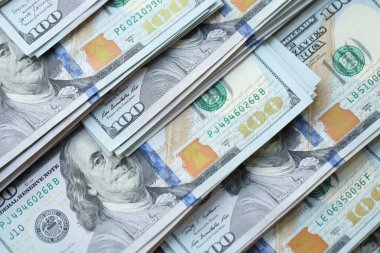 Amerikan dolarlarının geçmişi. Yukarıdan bak. Amerikan yeni parası, 100 dolarlık banknotlar. Kapatın.