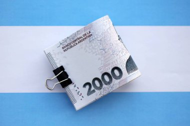 Arjantin pezosu büyük miktarda Arjantin bayrağına yakın duruyor. Finans ve bankacılık kavramı